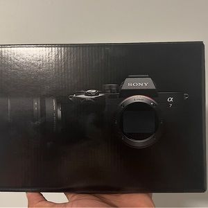 Sony A7 IV with 28-70mm Lens Bundle Pack. BNIB UNOPENED.